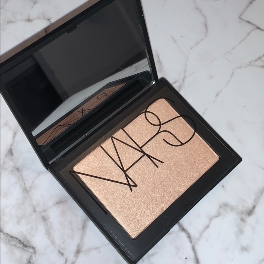 NEW NARS Forte De France Champagne Highlighter
